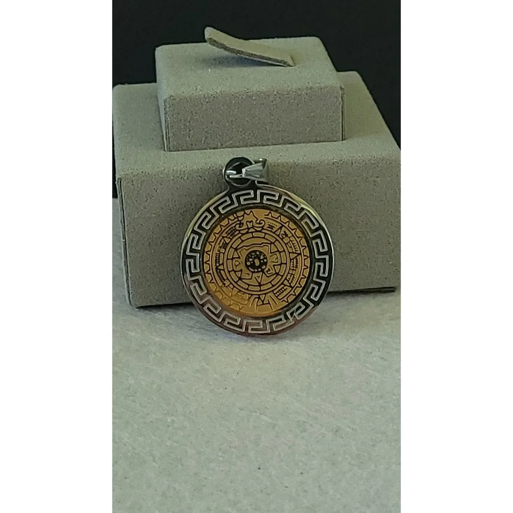 Aztec Sun Stone Medallion Pendant Tonatiuh Calendar Greek Key 19.3g 1.13
